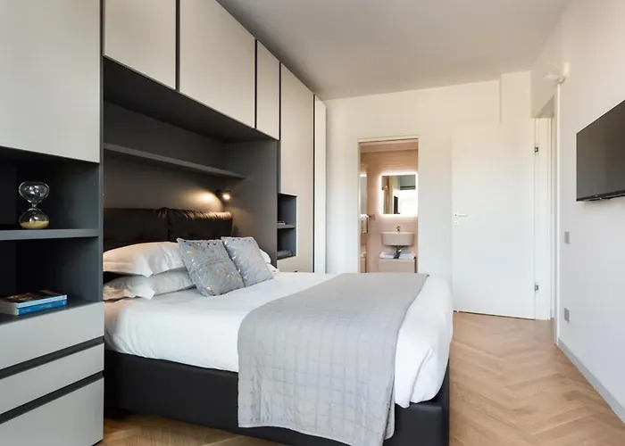 Apartment Idyllia - Lumina Rooftop Penthouse In Trastevere *